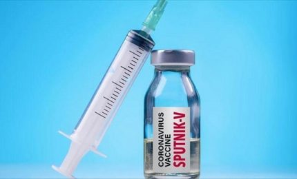Fusaro: con il no al vaccino Sputnik la Ue dimostra che con la pandemia fa solo business