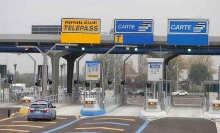 Da Milano in vacanza in Puglia in auto. E i 'controlli a tappeto' nell'Italia in zona rossa che fine hanno fatto?/ MATTINALE 541