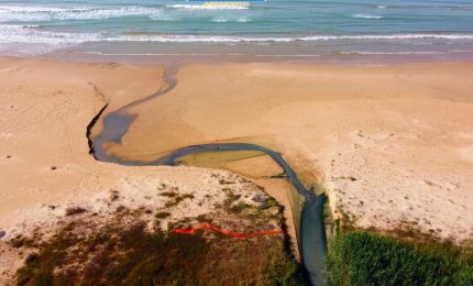 La denuncia di Mareamco: fogna a cielo aperto nel mare di Porto Empedocle (Video)