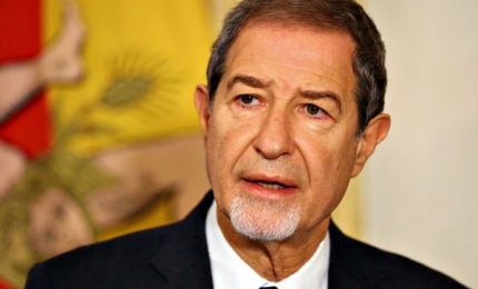 Scontro medici-Musumeci, "Magistratura indaghi sui soldi spesi dalla Regione per gli hub"