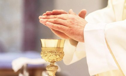 Palermo, ore 8 e 30: in fuga dalla Santa Messa di Pasqua per evitare un assembramento. Non ce ne sono droni in questi casi?