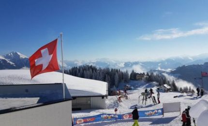 Sciare: i turisti li ha presi tutti la Svizzera dove ancora oggi sono in funzione oltre 700 impianti. E non si è ammalato nessuno!/ MATTINALE 542