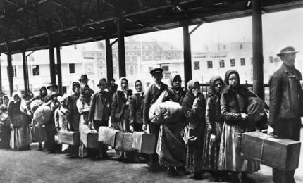 'Unità' d'Italia: 100 mila soldati piemontesi per scannare i ribelli di Sud e Sicilia. Chi non moriva emigrava