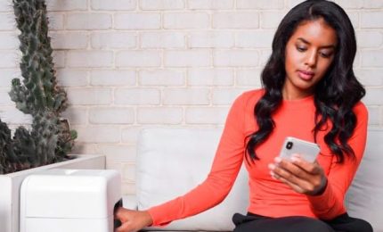 Al via Nimble, la manicure robotica a met&agrave;: solo smalto (infilare le mani tra lame rotanti 'intelligenti' non convince...)