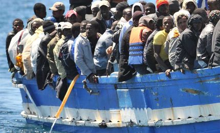 A noi ieri hanno detto che a Lampedusa, a sera, si contavano 2 mila migranti sbarcati. Tutto a posto con la pandemia?/ MATTINALE 475