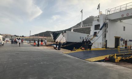 Favignana, in tilt il traghetto Simone Martini, passeggeri bloccati dalle tre del pomeriggio