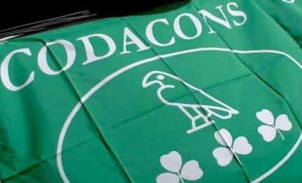 Pasticcio AstraZeneca: il Codacons invita i cittadini a chiedere il risarcimento allo Stato (video Byoblu)/ SERALE