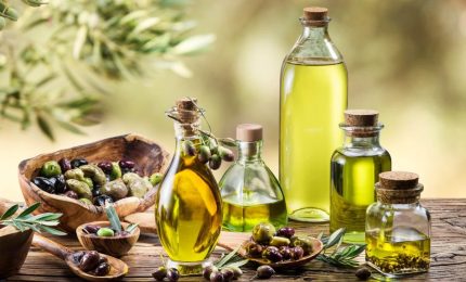 La bontà dell'olio extra vergine di oliva raccontata dal dottore Francesco Caruso. Attenti all'olio di colza (da evitare)
