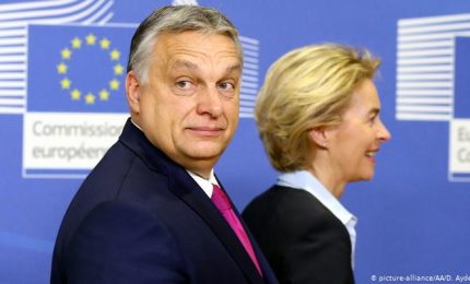 I farisei della Ue: attaccano l'Ungheria di Orban sui diritti sessuali e fanno affari con l'Arabia Saudita che perseguita gli omosessuali / MATTINALE 514