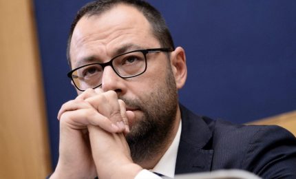 Terra &egrave; Vita: il Ministro dell'Agricoltura Patuanelli come Robin Hood all'incontrario, toglie ai poveri per dare ai ricchi