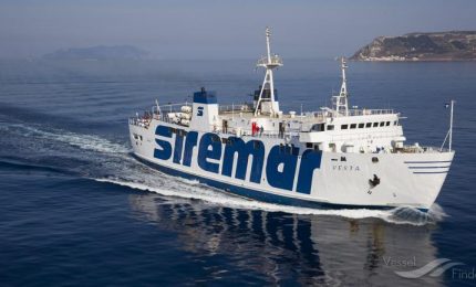 Comincia male l'Estate nelle Eolie: in avaria il traghetto Vesta oggi sostituito dal Laurana. E domani?/ SERALE