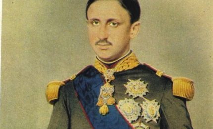 Mentre inglesi, garibaldini e mafiosi si prendono la Sicilia, a Napoli Francesco II viene tradito e 'pugnalato' dai suoi più fedeli collaboratori