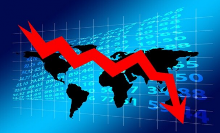 Fino a che punto &egrave; razionale correre dietro a un virus che muta, con i vaccini che non bloccano il contagio? Che ne sar&agrave; dell'economia?
