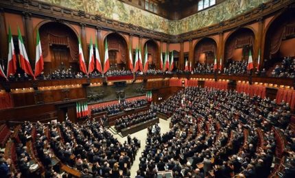 Bagarre sul green pass alla Camera, seduta sospesa dopo protesta di Fratelli d'Italia