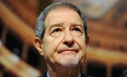 Musumeci il 'vaccinatore' sul Garante della privacy: non sa cos'&egrave; una pandemia e manifesta "preoccupazioni infondate e apodittiche"