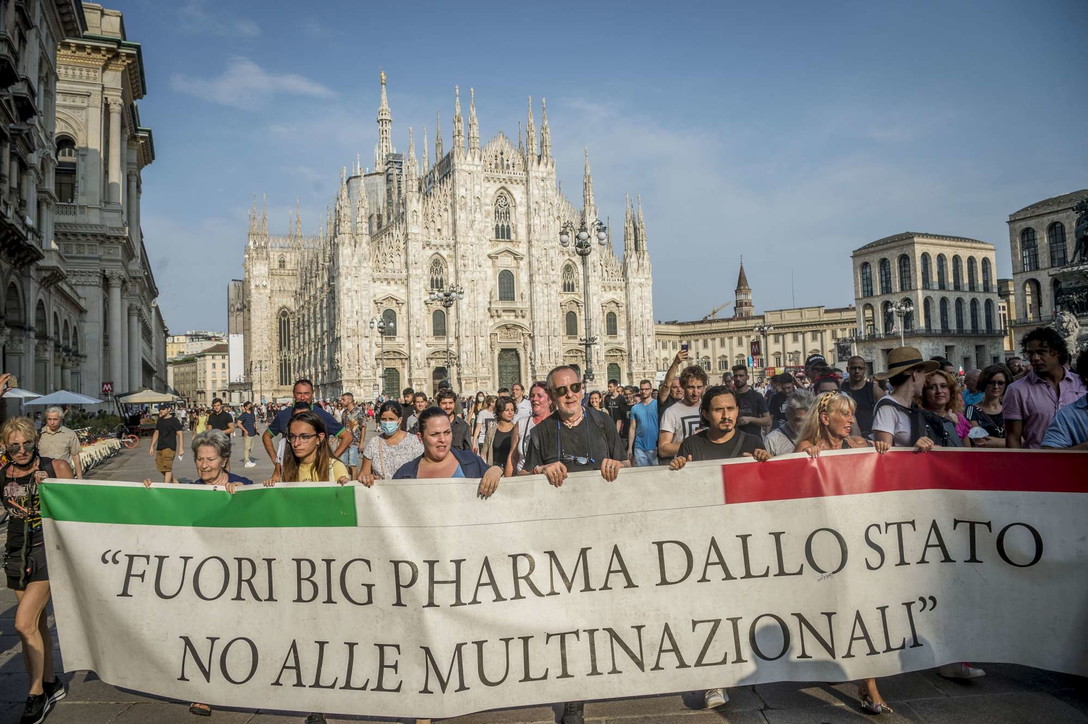 Mezza Italia In Piazza Contro Il Green Pass Draghi Governa Come Un 