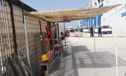 Lampedusa, migranti trasferiti a Porto Empedocle con la nave di linea con media di 100 al giorno. Ma stamattina...