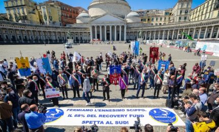 Manifestazione a Roma contro gli scippi ai danni di Sud e Sicilia: finora l'unico presidente di Regione che ha aderito è Michele Emiliano/ SERALE