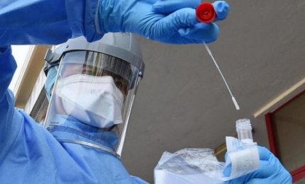 In Sicilia tamponi per chi arriva dall'universo mondo. Quanto ci metteranno a capire che non servono a nulla?