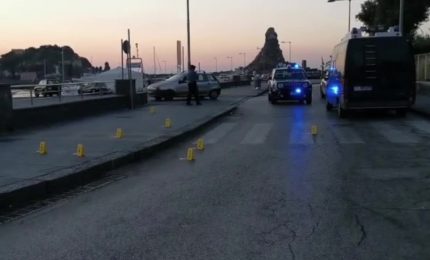 Ragazza uccisa in strada nel Catanese, caccia all'ex fidanzato
