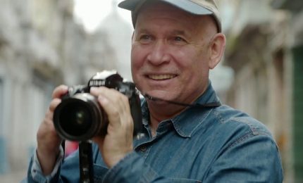 Il grande fotografo americano Steve McCurry sull'Aspromonte per documentare i danni provocati dagli incendi/ SERALE
