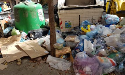 Palermo colma di rifiuti a 40 gradi da un mese. Ciro Lomonte: "Commissariamento". La Lega teme il fallimento della Rap