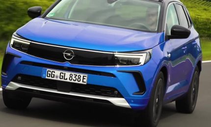 Nuovo Opel Grandland, design audace e tecnologie d'avanguardia