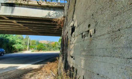 Porto Empedocle, ponte Vincenzella-Villaseta: cemento 'scoppiato' e ferri arrugginiti. La denuncia di Mareamico