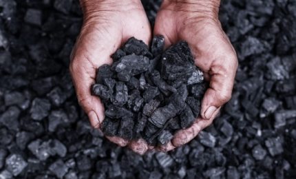 Il prezzo del carbone è aumentato del 400% in un anno. Solo colpa della Russia o c'è anche il flop delle energie verdi?