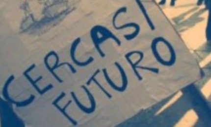 Italia al tramonto: oltre a vendere i vestiti vecchi ora ci invitano anche a mettere in vendita on line gli oggetti di casa...