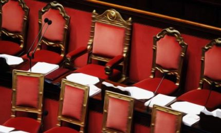 Riuscirà la politica siciliana a 'schiodare' dalle poltrone di potere Nello Musumeci e Gianfranco Miccichè?/ SERALE