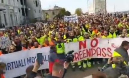 Non &egrave; vero che a Trieste sta vincendo Draghi. Se lo sciopero dei portuali continuer&agrave; il Governo si rimanger&agrave; il Green pass