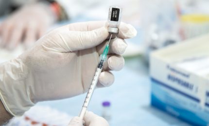 Ragazza di 13 anni muore dopo la seconda dose di vaccino anti-Covid