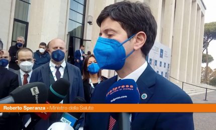 Speranza "La pandemia non &egrave; finita, insistere con le vaccinazioni"