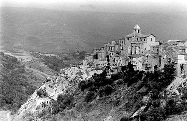 I seguaci di Garibaldi e dei Savoia andarono per bastonare il calzolaio rimasto fedele al Borbone e invece lo portarono in trionfo...