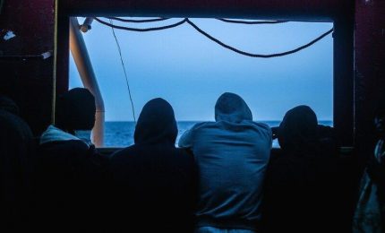 Nave Geo Barents con 558 migranti a bordo diretta in Sicilia