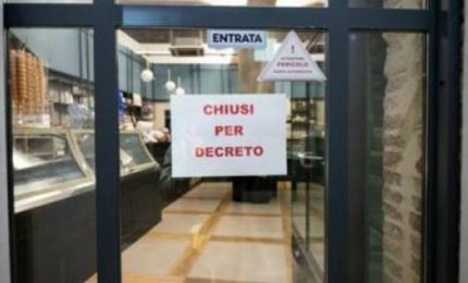 Sorpresa: 40 mila professori non si sono vaccinati e non si vaccineranno. In 'fuga' dal vaccino agenti delle forze dell'ordine e piloti