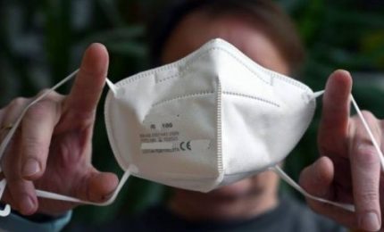 Mascherine FFP2 obbligatorie con i prezzi alle stelle. Il costo della sicurezza scaricato sulle famiglie