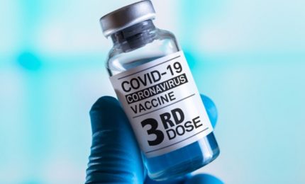 Scusate, perch&eacute; la terza dose di vaccino anti-Covid protegge contro la variante Omicron?