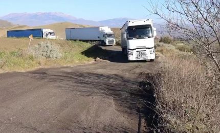 Le strade siciliane (e italiane) che cadono a pezzi. E se fosse una strategia per distruggere l'economia?