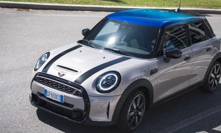 Mini Cooper 5 porte, pi&ugrave; comoda e spaziosa ma con grinta
