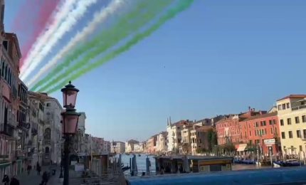 Milano-Cortina, Frecce Tricolori sul cielo di Venezia