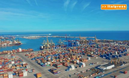 Cresce ancora l'export, a novembre +16,8% su base annua