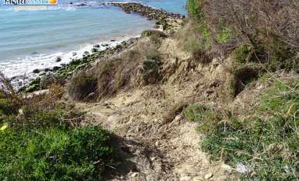 Coste agrigentine a rischio: una frana ha 'inghiottito' l'unica strada che conduce alla spiaggia di Zingarello (VIDEO)