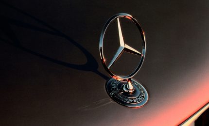 Si appanna il mito tedesco delle auto: richiamo per 800 mila Mercedes perch&eacute; potrebbero prendere fuoco