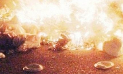 Quanto sono 'cattivi' gli abitanti dello ZEN di Palermo che danno fuoco ai rifiuti! Mentre il Comune merita un premio.../ SERALE