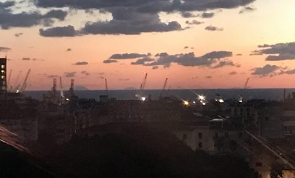 Le isole Eolie viste all'alba da Palermo lanciano un segnare chiaro al Governo siciliano...