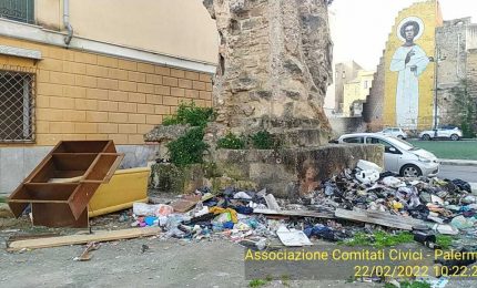 A Palermo nel quartiere dell'Albergheria tra munnuzza e lastre di amianto che si sfaldano al sole e al vento/ MATTINALE 577