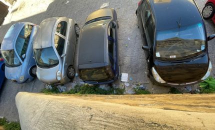L'amara testimonianza di una guida turistica: le strade attorno alla Cattedrale di Palermo ridotte a pattumiere e parcheggi abusivi