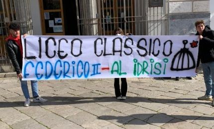 A Palermo gli studenti cambiano il nome alla scuola: la Liceo classico Vittorio Emanuele II a Liceo classico Federico II- Al Idrisi
